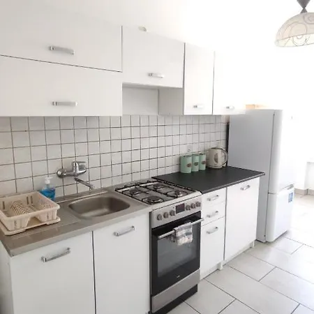 Near Center - Botanic Garden Apartment